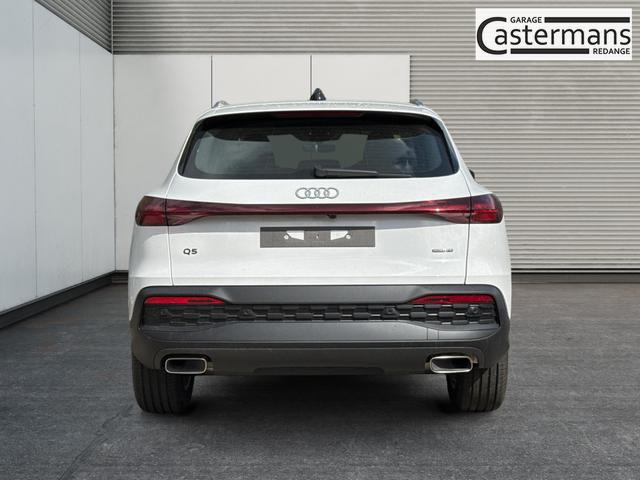 Audi / Q5 / Wei&szlig; / / / QUATTRO+AHK+NAVI+KAMERA+SHZ+PDC+ACC