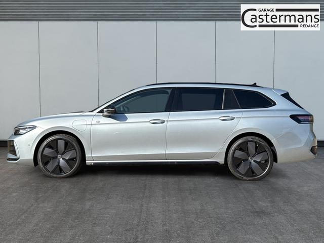 Volkswagen / Passat Variant / Silber / / / LEDER+PANO+AHK+MATRIX+eHK+360 KAM+NAVI+HUD, Beispielbilder, ggf. teilweise mit Sonderausstattung