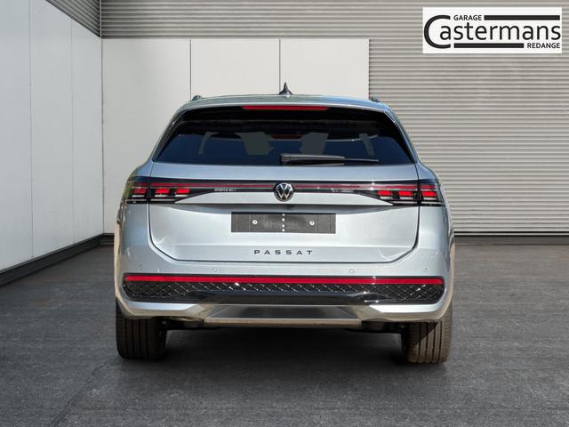 Volkswagen / Passat Variant / Silber / / / LEDER+PANO+AHK+MATRIX+eHK+360 KAM+NAVI+HUD, Beispielbilder, ggf. teilweise mit Sonderausstattung