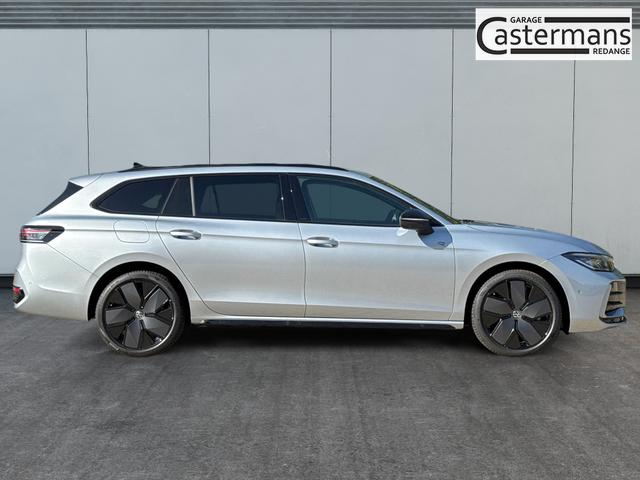 Volkswagen / Passat Variant / Silber / / / LEDER+PANO+AHK+MATRIX+eHK+360 KAM+NAVI+HUD, Beispielbilder, ggf. teilweise mit Sonderausstattung