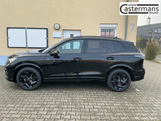 Volkswagen / Tiguan / Schwarz / R-Line / Deep Black Perleffekt / , Beispielbilder, ggf. teilweise mit Sonderausstattung