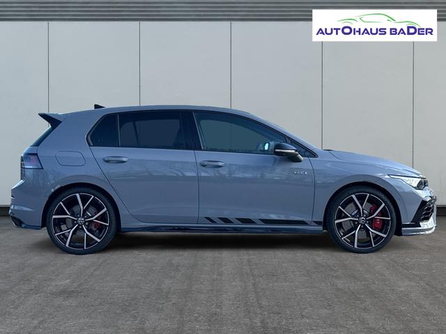 Volkswagen / Golf / Grau / / / PANO+MATRIX+HUD+HARMAN+NAVI+360 KAMERA+19 LM