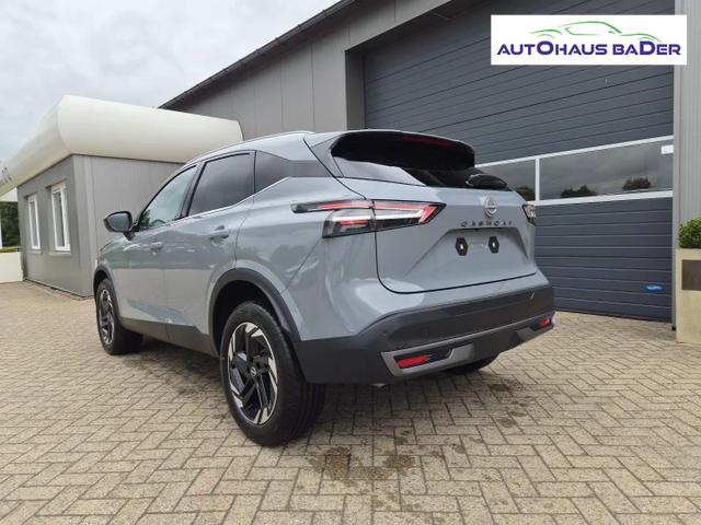 Nissan Qashqai 1.3 DIG-T MHEV 158 PS X-Tronic N-Connecta Teil-Leder PanoGlasdach Klimaautomatik Sitzheizung Lenkradheizung Navi ACC PDC v+h 360&deg;Kamera DAB Bluetooth Touchscreen Apple CarPlay Android Auto 18"LM 