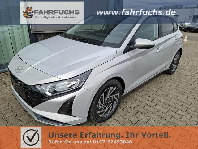 Hyundai i20 - Family 1.0 T-GDI 90PS, NAVI 10,25", LUMEN-GREY METALLIC, Winter-Pack: Sitzheizung + Lenkradheizung, 16" ALU, Klimaautomatik, Privacy-Glas, Parksensoren hinten, R&uuml;ckfahrkamera, Tempomat, Lederlenkrad, Reserverad, Alarm, Armlehne, 4x elektr. Fensterheber