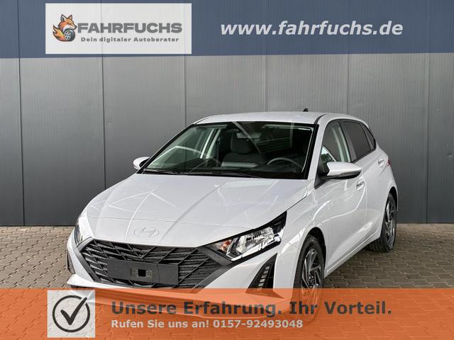 Hyundai i20 - Pure 1.2 MPI / Navi PDC Hinten + Kamera Abgedunkelte Scheiben Tempomat Alu 16"