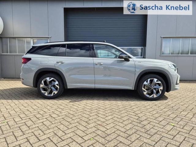Kodiaq Sportline 1.5 TSI 204PS PHEV DSG schwenkb. AHK elektr. PanoDach HUD Alcantara PDC v+h 360&deg;Kamera CANTON Sound Klimaautomatik Sitzheizung Lenkradheizung Navi Apple CarPlay Android Auto 2xKeyless 19"LM vollelektr. Reichweite 116KM 