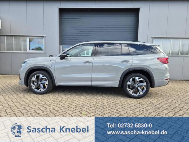 Kodiaq - Sportline 1.5 TSI 204PS PHEV DSG schwenkb. AHK elektr. PanoDach HUD Alcantara PDC v+h 360&deg;Kamera CANTON Sound Klimaautomatik Sitzheizung Lenkradheizung Navi Apple CarPlay Android Auto 2xKeyless 19"LM vollelektr. Reichweite 116KM
