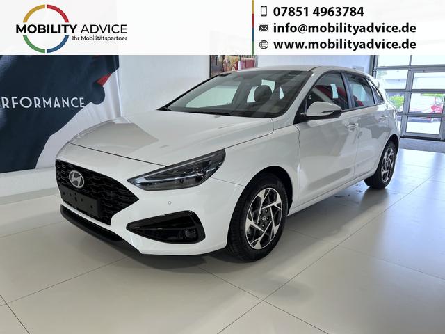 Hyundai i30 - GO 1.0 T-GDI 73 kW (100 PS) 2-Zonen-Klimaautomatik, Einparkhilfe vorne und hinten, R&uuml;ckfahrkamera, LED-Scheinwerfer, Sitzheizung, Lenkradheizung, Navigationssystem, Radio mit DAB, Apple CarPlay, Android Auto, 16 Zoll Leichtmetallfelgen, uvm.