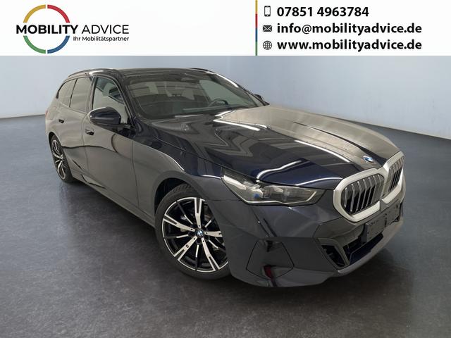 BMW 5er Touring - 520i M-Sport MHEV 190PS/140kW Steptronic 2026 | +AHK +20" +MSportpaket +MSportfahrwerk +DrivingAssistantPlus +AdaptiveLED +HarmanKardon +DigitalKey +ParkAssist +Sitzhzg +WirelessCharging +Sonnenschutzverglasung +ShadowLine