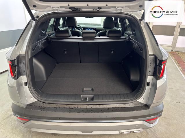 Hyundai / TUCSON FACELIFT / Shimmering Silver R2T / / / DCT 20th Anniversary ACC NAVI PANO KRELL 360 SHZ 