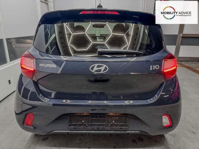 Hyundai i10 PREMIUM AUT SHZ KLIMAAUTOMATIK AMBIENTE ALU RFK PDC NAVI 