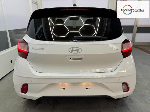 Hyundai i10 PREMIUM AUT SHZ KLIMAAUTOMATIK AMBIENTE ALU RFK PDC NAVI 