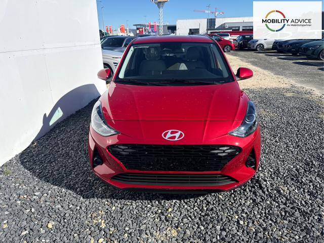 Hyundai / i10 / Rot / / / AUT SHZ KLIMAAUTOMATIK AMBIENTE ALU RFK PDC NAVI 