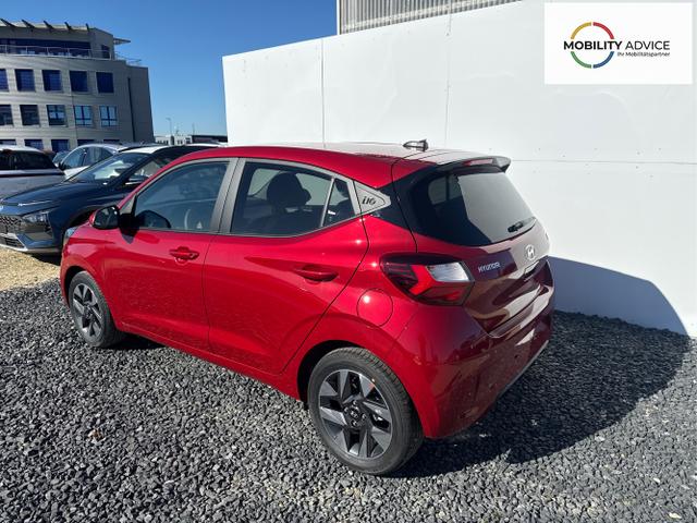 Hyundai / i10 / Rot / / / AUT SHZ KLIMAAUTOMATIK AMBIENTE ALU RFK PDC NAVI 