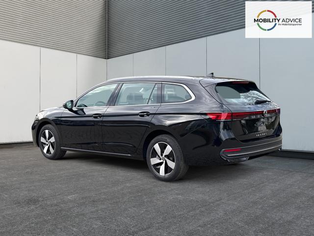 Volkswagen / Passat Variant / Schwarz / / / DSG+AHK+MASSAGE+NAVI+ACC+KAMERA+LED+17 ALU