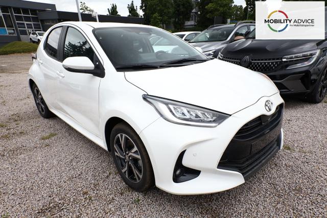 Toyota Yaris LED DigiC Privacy ACC Kam 16"LM CarPlay 
