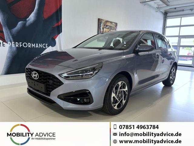 Hyundai i30 - GO 1.0 T-GDI 73 kW (100 PS) 2-Zonen-Klimaautomatik, Einparkhilfe vorne und hinten, R&uuml;ckfahrkamera, LED-Scheinwerfer, Sitzheizung, Lenkradheizung, Navigationssystem, Radio mit DAB, Apple CarPlay, Android Auto, 16 Zoll Leichtmetallfelgen, uvm.