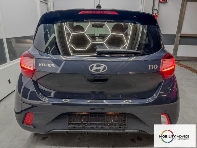 Hyundai i10 PREMIUM AUT SHZ KLIMAAUTOMATIK AMBIENTE ALU RFK PDC NAVI 