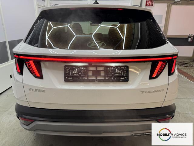 Hyundai TUCSON STYLE AUT ACC 18ALU KLIMAAUTOMATIK TOTWINKEL NAVI SHZ RFK PDC 