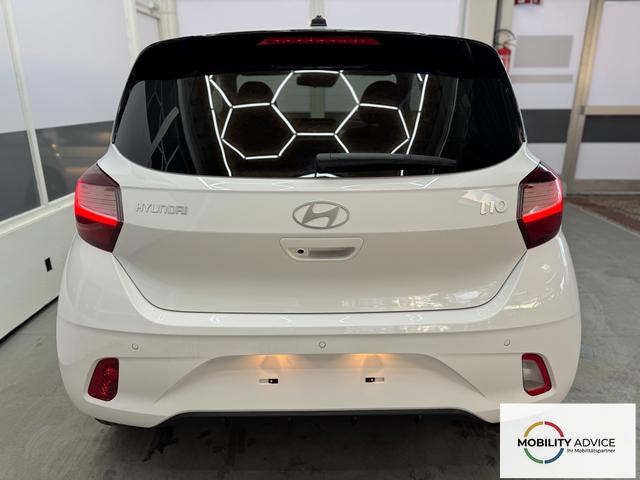 Hyundai i10 PREMIUM AUT SHZ KLIMAAUTOMATIK AMBIENTE ALU RFK PDC NAVI 