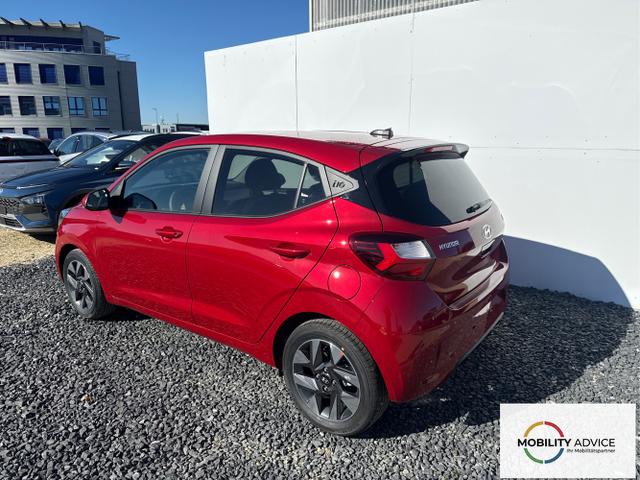 Hyundai / i10 / Rot / / / AUT SHZ KLIMAAUTOMATIK AMBIENTE ALU RFK PDC NAVI 