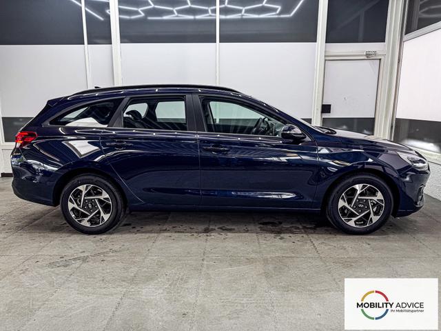 Hyundai i30 Kombi STYLE NAVI RFK SHZ PDC ALU 