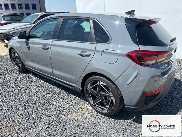Hyundai / i30 / Grau / / / 