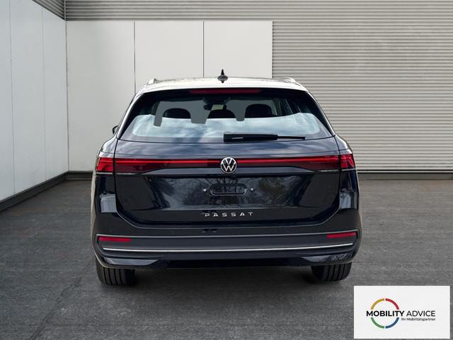 Volkswagen / Passat Variant / Schwarz / / / DSG+AHK+MASSAGE+NAVI+ACC+KAMERA+LED+17 ALU