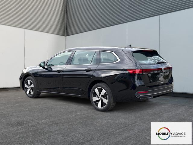 Volkswagen / Passat Variant / Schwarz / / / DSG+AHK+MASSAGE+NAVI+ACC+KAMERA+LED+17 ALU