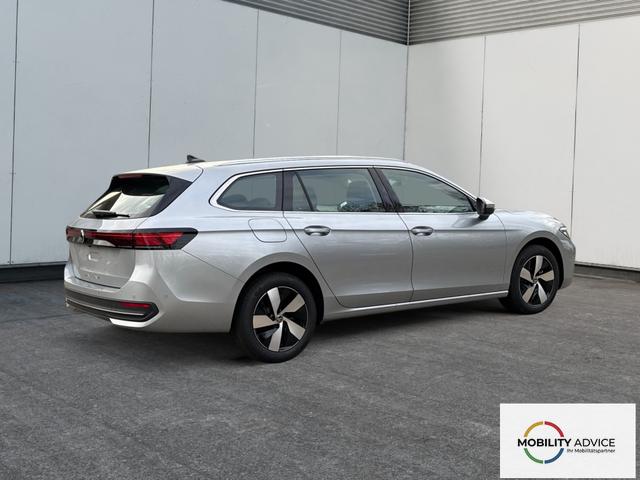 Volkswagen / Passat Variant / Silber / / / DSG+AHK+MASSAGE+NAVI+ACC+KAMERA+LED+17 ALU