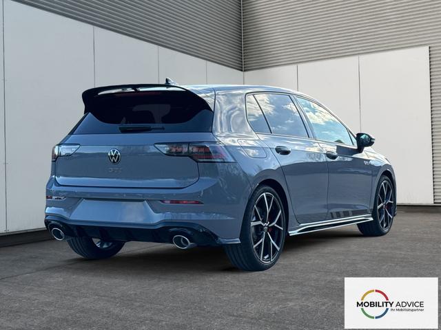 Volkswagen / Golf / Grau / / / PANO+MATRIX+HUD+HARMAN+NAVI+360 KAMERA+19 LM