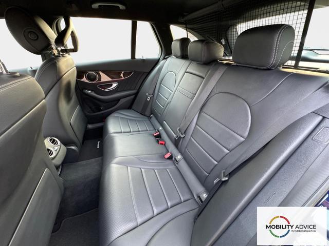Mercedes-Benz / C-Klasse / Blau / / / C 300 T AMG-Line+LED+NAVI+KAMERA+19AMG-Felgen+el.HECK