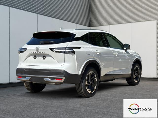 Nissan / Qashqai / Wei&szlig; / / / EL. HECKKL+HEAD-UP+KAMERA+ACC+PDC+SHZ+LED , Beispielbilder, ggf. teilweise mit Sonderausstattung