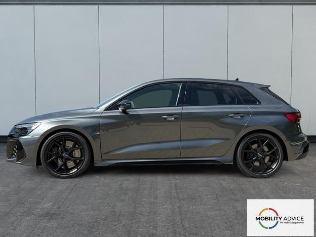 Audi / RS3 Sportback / Grau / / / MATRIX+360KAM+SHZ+KLIMA+LED+SOUND+19ALU+DESIGNPAKET ROT, Beispielbilder, ggf. teilweise mit Sonderausstattung