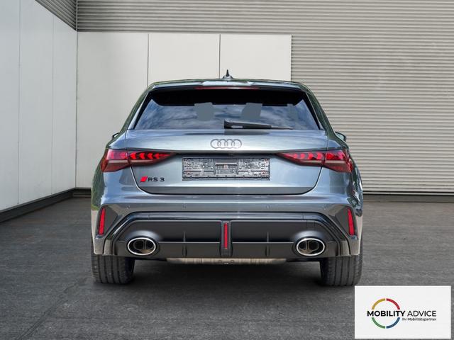 Audi / RS3 Sportback / Grau / / / MATRIX+360KAM+SHZ+KLIMA+LED+SOUND+19ALU+DESIGNPAKET ROT, Beispielbilder, ggf. teilweise mit Sonderausstattung