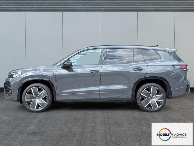 Volkswagen / Tayron / Grau / / / PLUG-IN+PANO+AHK+HuD+MATRIX+360 KAM+20ALU+ACC+eHK+BLACK STYLE