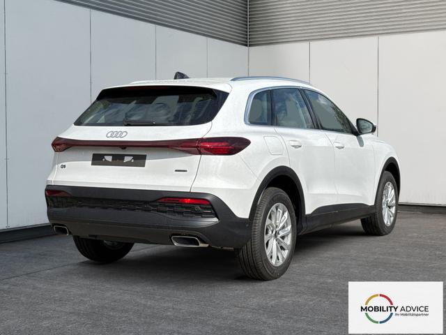 Audi / Q5 / Wei&szlig; / / / QUATTRO+AHK+NAVI+KAMERA+SHZ+PDC+ACC