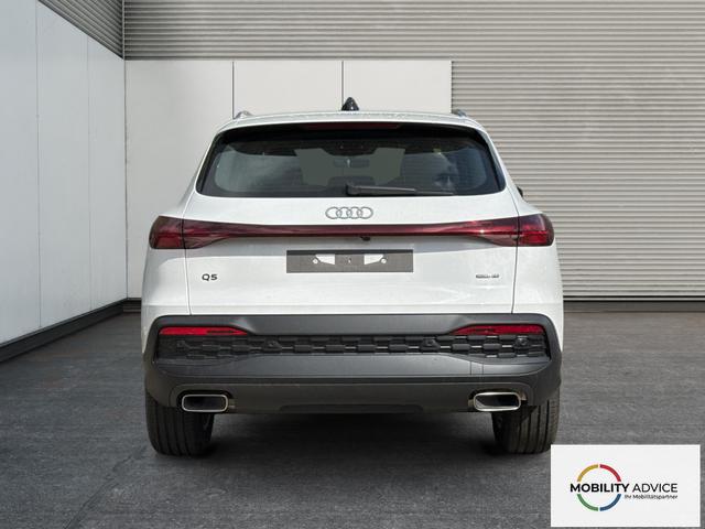 Audi / Q5 / Wei&szlig; / / / QUATTRO+AHK+NAVI+KAMERA+SHZ+PDC+ACC