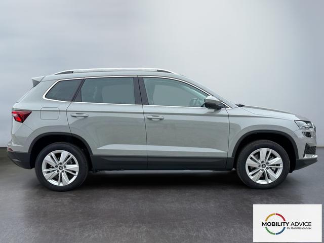 Skoda Karoq Extra Plus 1,5 TSI DSG 2Zoklima 2xEinparkhilfe AHK Kamera Sitzheizung beheiztes Lenkrad 