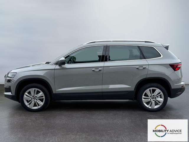 Skoda Karoq Extra Plus 1,5 TSI DSG 2Zoklima 2xEinparkhilfe AHK Kamera Sitzheizung beheiztes Lenkrad 