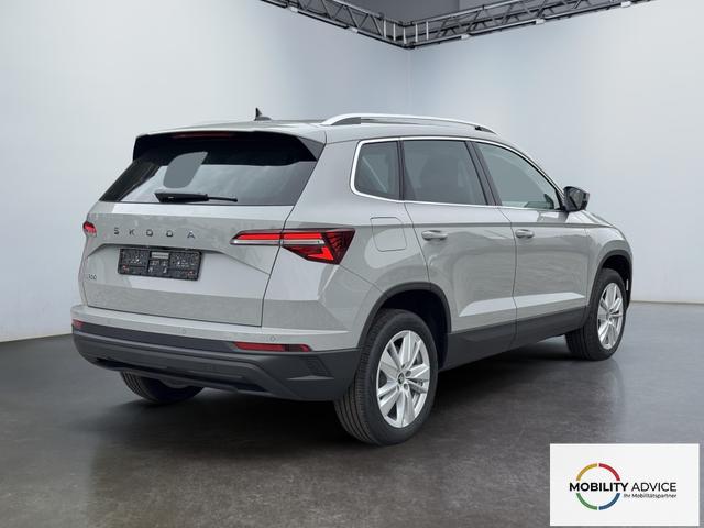 Skoda Karoq Extra Plus 1,5 TSI DSG 2Zoklima 2xEinparkhilfe AHK Kamera Sitzheizung beheiztes Lenkrad 