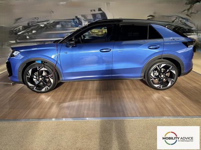 Volkswagen T-Roc R-Line 1.5 eTSI mild-hybrid 150PS DSG, 18" Alu, Sportsitze, Privacy-Glas, Sitzheizung, M-Lederlenkrad beheizt, Keyless, Digital Cockpit Pro, Alarmanlage, ACC Tempomat, 3Z-Climatronic, ParkAssist + Kamera, Radio 12,9"/Wireless App-Connect, LED-Scheinwerfer PLUS 