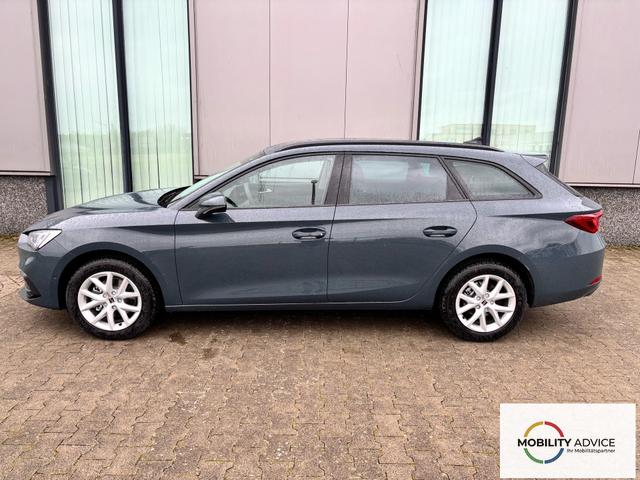 Seat Leon Sportstourer Style 1.5 TSI 115PS, Fjord-Blau, 5 Jahre Garantie, 16" ALU, MATRIX-LED, Privacy-Glas, Winter-Paket, 3-Zonen-Climatronic, ParkAssist, Parksensoren v/h, R&uuml;ckfahrkamera, Radio 10,4" + Full-Link, Tempomat, M-Lederlenkrad, variabler Ladeboden 