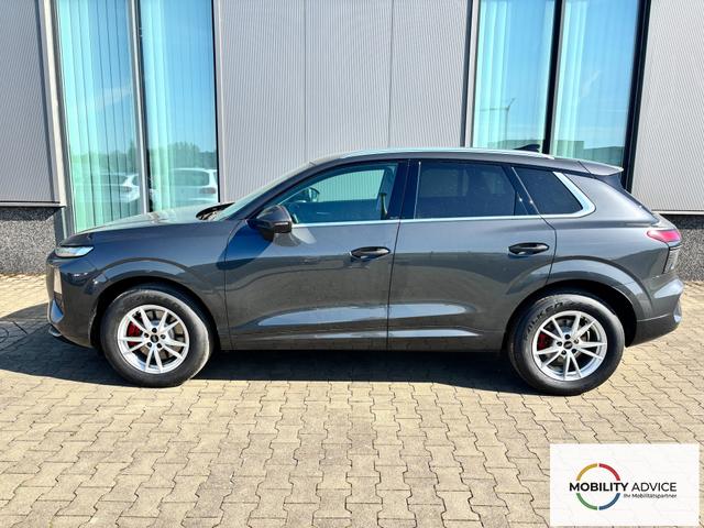 Audi Q3 Basis 2.0 TFSI quattro (Allrad) 204PS S-Tronic (Automatik), TECHPAKET PRO, Grau-Metallic, DIGITALE MATRIX-LED, Sportsitze, Elektr. Heckklappe, MMI Navigation plus, Sitzheizung, Klimaautomatik, ParkAssist Parksensoren, Privacy-Glas 