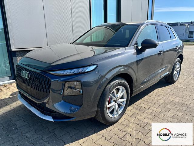 Audi Q3 Basis 2.0 TFSI quattro (Allrad) 204PS S-Tronic (Automatik), TECHPAKET PRO, Grau-Metallic, DIGITALE MATRIX-LED, Sportsitze, Elektr. Heckklappe, MMI Navigation plus, Sitzheizung, Klimaautomatik, ParkAssist Parksensoren, Privacy-Glas 