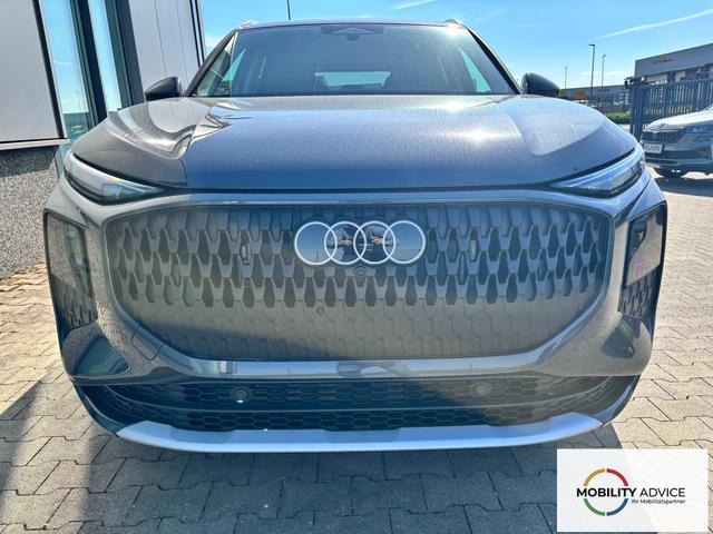 Audi Q3 Basis 2.0 TFSI quattro (Allrad) 204PS S-Tronic (Automatik), TECHPAKET PRO, Grau-Metallic, DIGITALE MATRIX-LED, Sportsitze, Elektr. Heckklappe, MMI Navigation plus, Sitzheizung, Klimaautomatik, ParkAssist Parksensoren, Privacy-Glas 