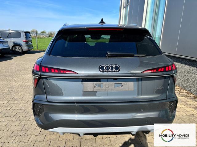 Audi Q3 Basis 2.0 TFSI quattro (Allrad) 204PS S-Tronic (Automatik), TECHPAKET PRO, Grau-Metallic, DIGITALE MATRIX-LED, Sportsitze, Elektr. Heckklappe, MMI Navigation plus, Sitzheizung, Klimaautomatik, ParkAssist Parksensoren, Privacy-Glas 