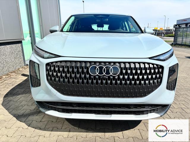 Audi Q3 Sportback Basis 2.0 TFSI quattro (Allrad) 204PS S-Tronic (Automatik), 17" Alufelgen, Elektr. Heckklappe, MMI Navigation plus, Sitzheizung, 3-Zonen-Klimaautomatik, Parksensoren vorn/hinten, M-Lederlenkrad, Tempomat, Virtual Cockpit 