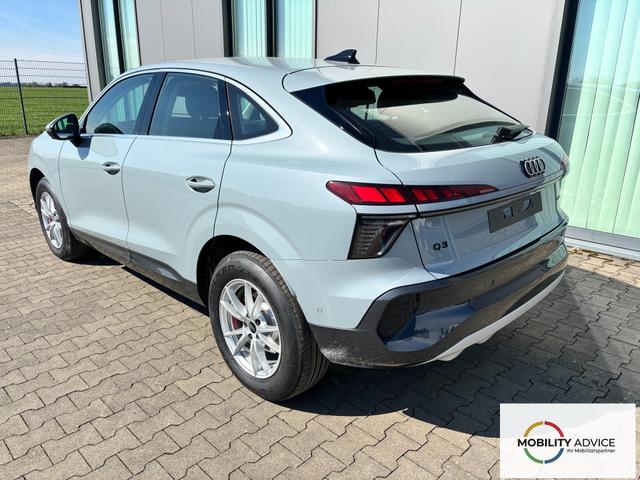 Audi Q3 Sportback Basis 2.0 TFSI quattro (Allrad) 204PS S-Tronic (Automatik), 17" Alufelgen, Elektr. Heckklappe, MMI Navigation plus, Sitzheizung, 3-Zonen-Klimaautomatik, Parksensoren vorn/hinten, M-Lederlenkrad, Tempomat, Virtual Cockpit 