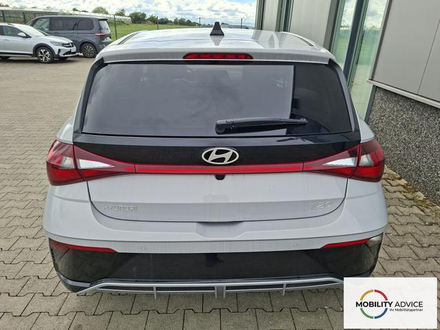 Hyundai i20 Family 1.0 T-GDI 90PS, NAVI 10,25", LUMEN-GREY METALLIC, Winter-Pack: Sitzheizung + Lenkradheizung, 16" ALU, Klimaautomatik, Privacy-Glas, Parksensoren hinten, R&uuml;ckfahrkamera, Tempomat, Lederlenkrad, Reserverad, Alarm, Armlehne, 4x elektr. Fensterheber 